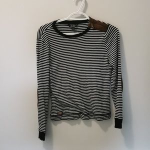 Ralph Lauren size medium long sleeve details showing pictures!